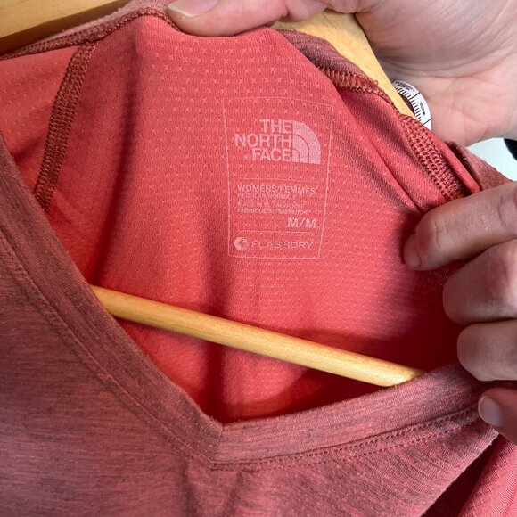North Face. Reactor T-Shirt. Pink/Salmon Color. Size Medium. Womens. - Picture 5 of 6